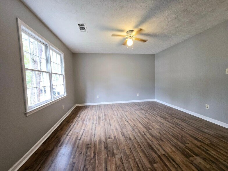 Building Photo - 5696 Wylake Dr