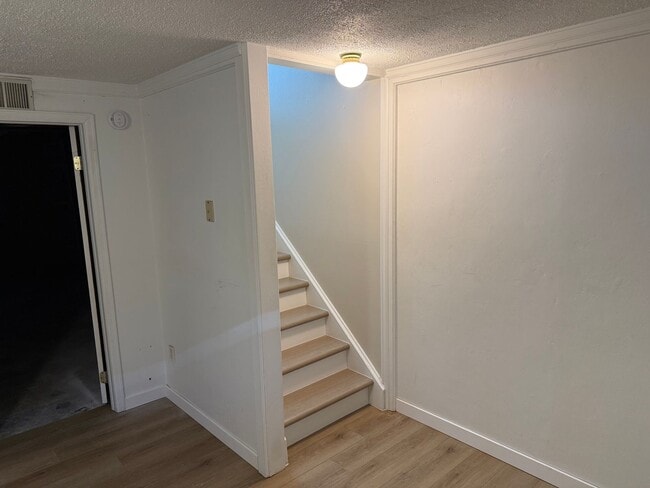Building Photo - Spacious 2-bed, 1.5-bath Townhouse-Delivers Comfort & Convenience