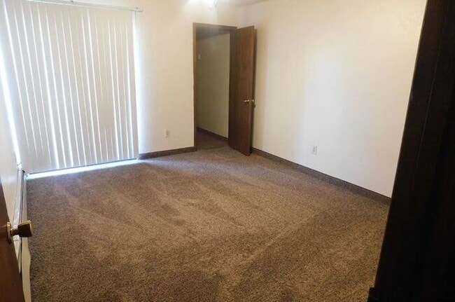 Building Photo - Charming 2-Bed Condo Near CMU & St. Mary’s...