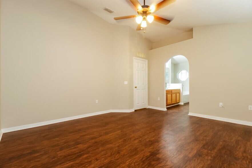 Building Photo - 452 Hammerstone Ave
