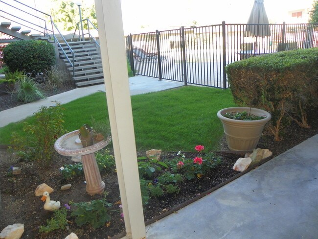 Building Photo - 6815 E 2nd St