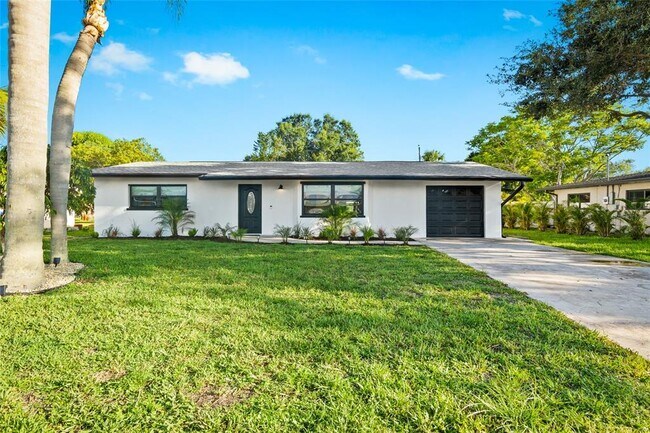 Primary Photo - 1311 Cypress Ave