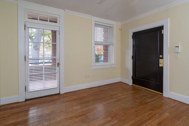 Building Photo - The Senate Club - 2 bedroom/2 bath **** MO...