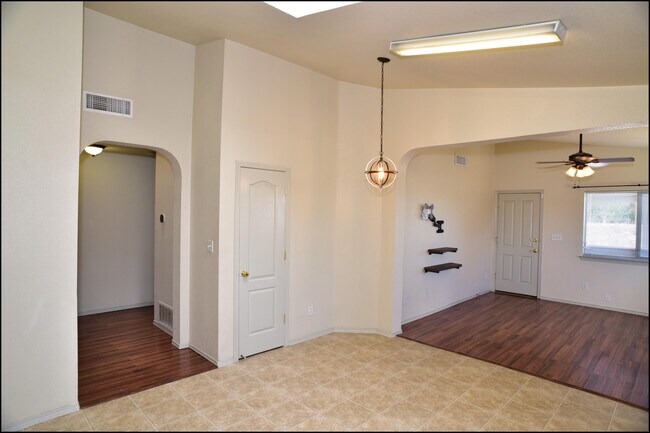 Building Photo - 14325 Island Point Dr