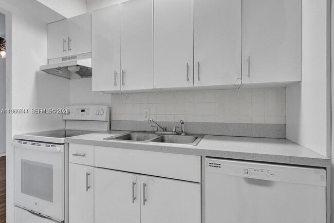 Building Photo - 1251 NE 108th St