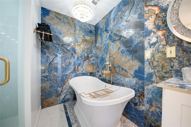 Building Photo - 16770 Lakeview Ct