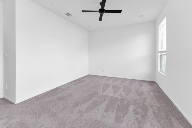 Building Photo - 1426 Northwood Blf Ln