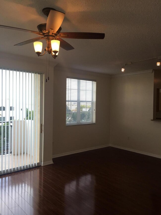 Building Photo - 616 Clearwater Park Rd