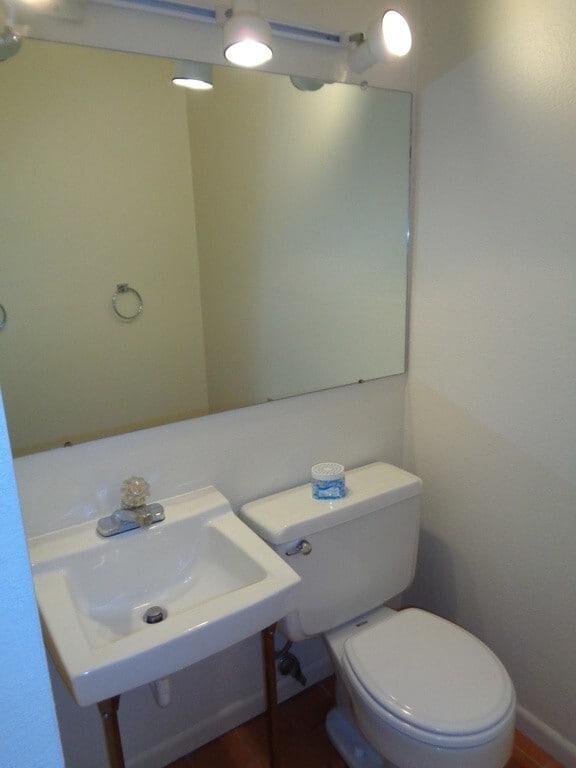 Building Photo - PRE-LEASE! 2 bed 1.5 Bath Condo at The Wimbledon!