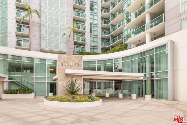 Building Photo - 13700 Marina Pointe Dr