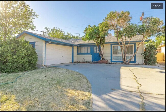 Building Photo - 1108 Valiant St