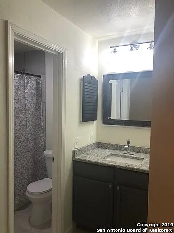 Primary Bathroom - 9207 Cliff Way St