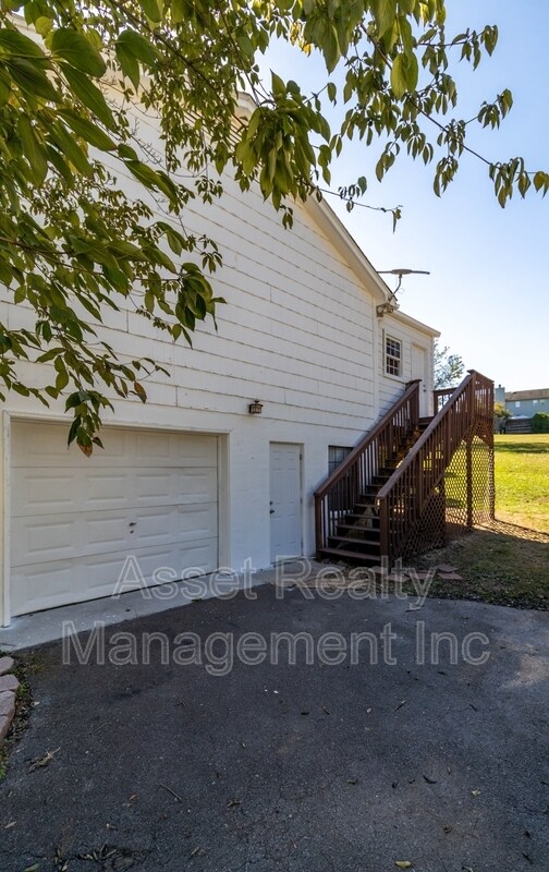 Building Photo - 1817 Sedgewick Dr