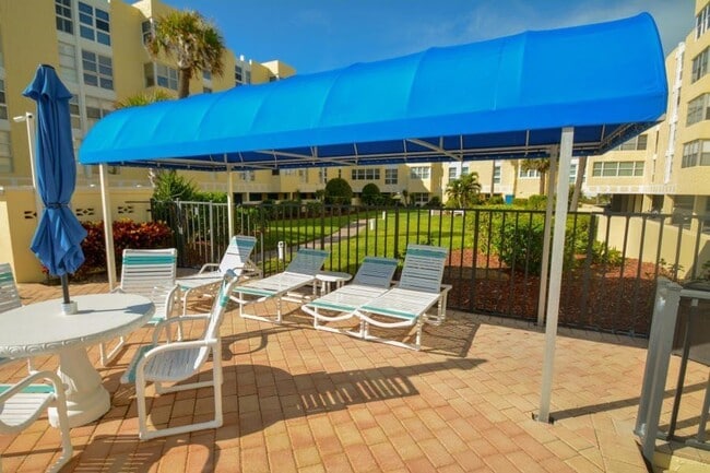 Building Photo - 2 Bedroom 2 Bathroom direct ocean condo