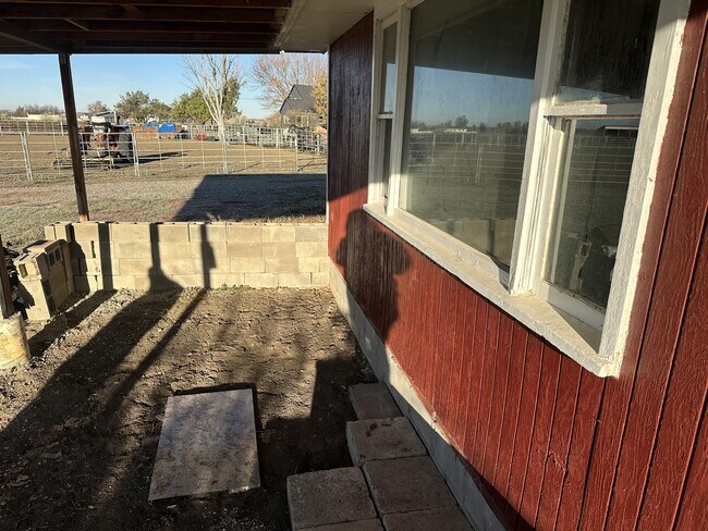 Building Photo - 758 W G Rd