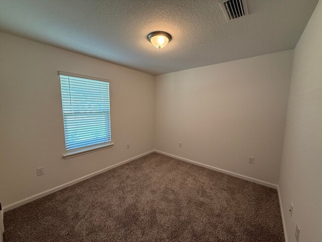 Building Photo - 225 Gray Owl Dr