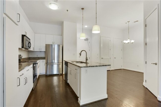 Building Photo - 711 Cosmopolitan Dr NE