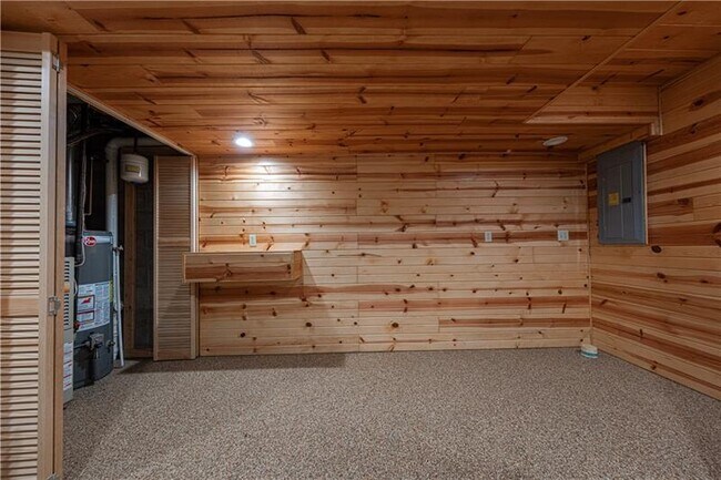 Building Photo - 222 Castle Creek Dr