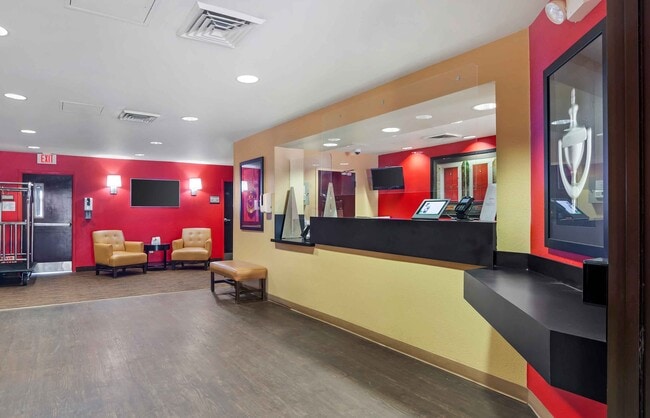 Building Photo - Furnished Studio-Palm Springs - Airport