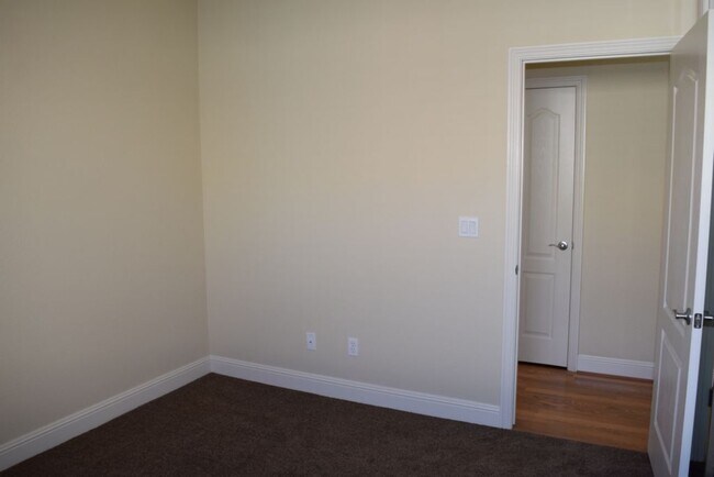 Building Photo - 2768 Westview Dr