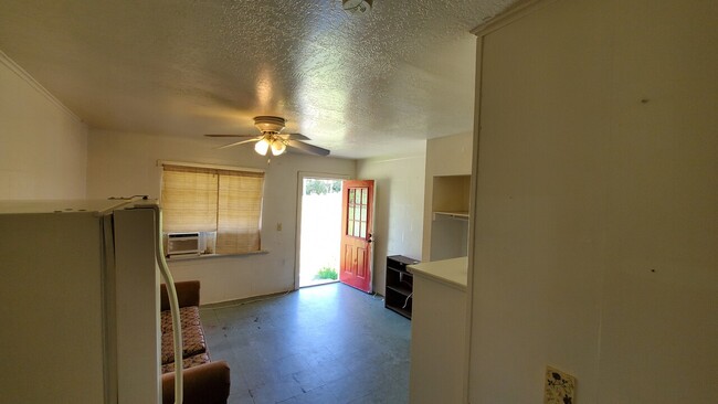 Building Photo - 1002 Daniel Street - Unit 5