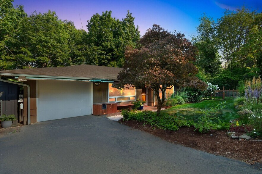 Primary Photo - 10218 16th Ave S