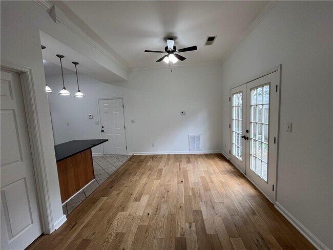 Building Photo - 889 Crew St SW