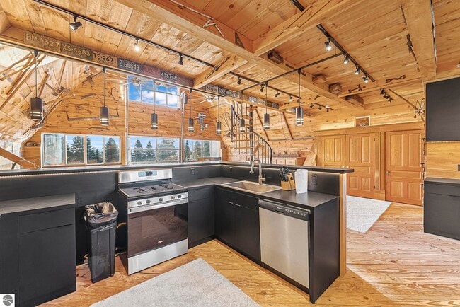 Building Photo - 0000 Montague Rd