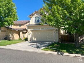 Building Photo - <b>Gated Community 4 Bedroom 2.5 Bath Home...