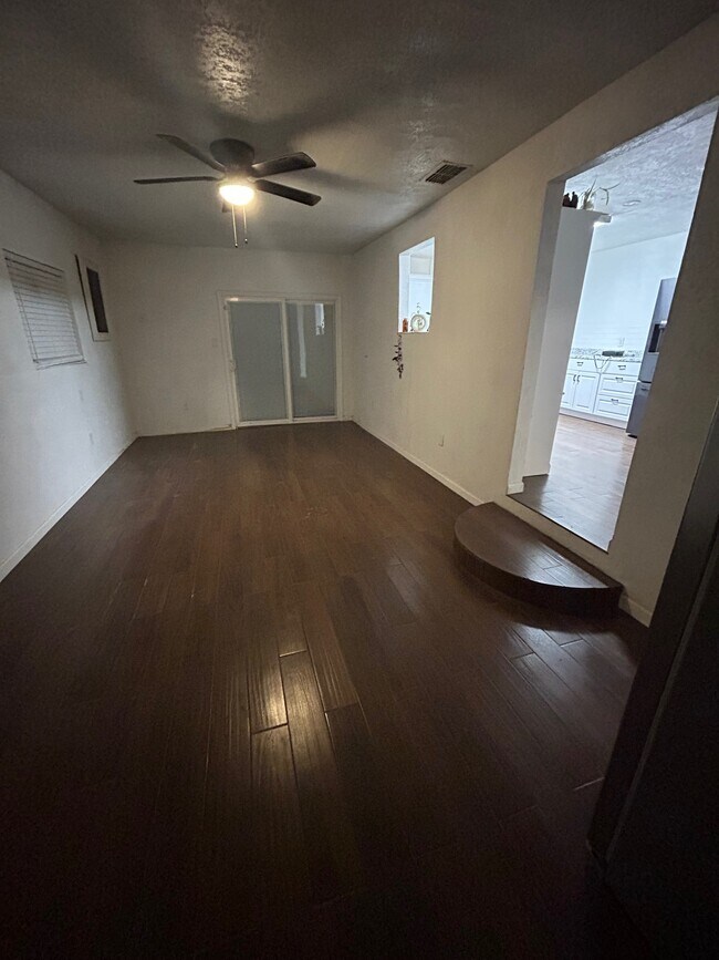 Building Photo - 603 N 1st St