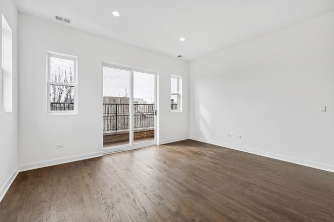 Building Photo - 1952 W Ohio St