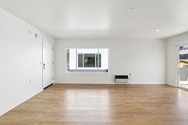 Building Photo - 1422 Tamarind Ave