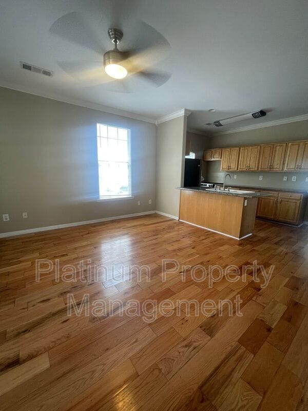 Building Photo - 22 Weyman Ave SW
