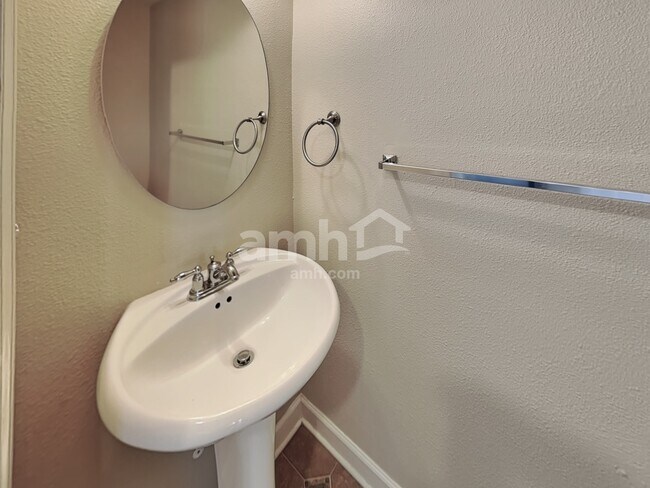 Building Photo - 5647 James Blair Dr