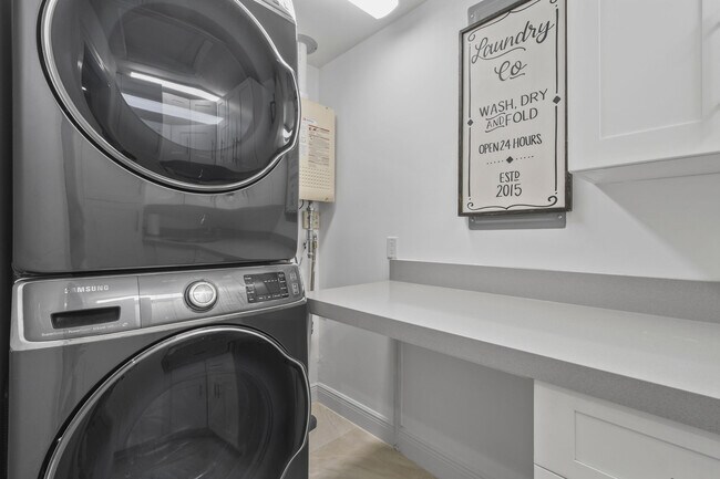 Building Photo - 7101 W Lake Dr