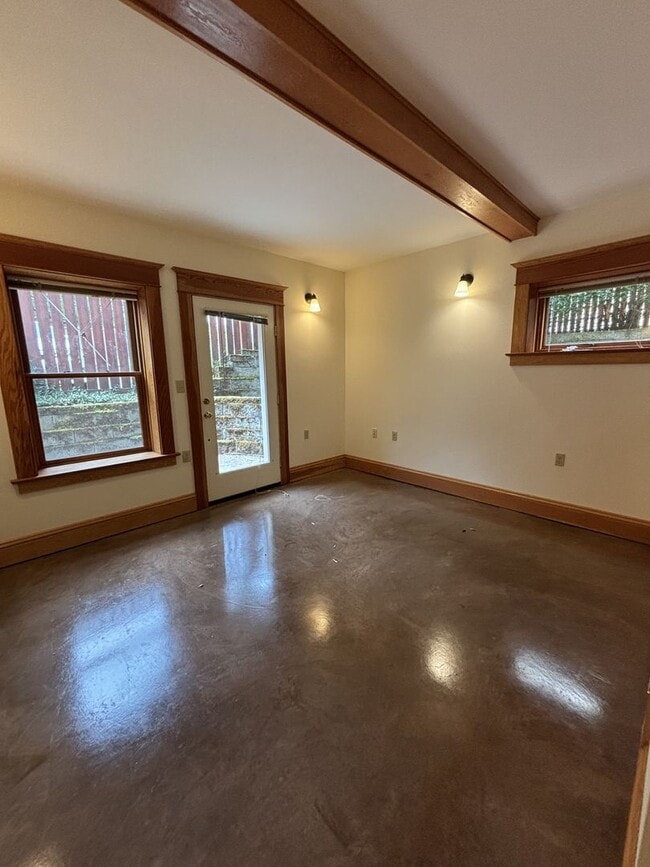 Building Photo - 431thompson