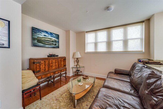 Building Photo - 1125 Maxwell Ln