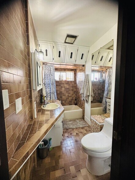 Building Photo - 236 W 127th St