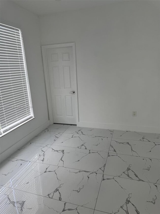 Building Photo - 345 SW 49th Ave