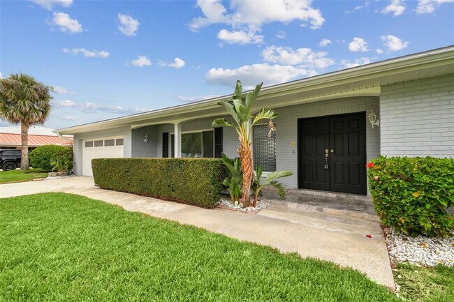 Building Photo - 3938 Versailles Dr