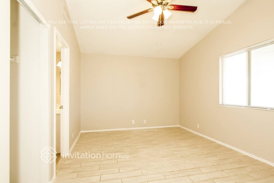 Building Photo - 8910 W Vale Dr