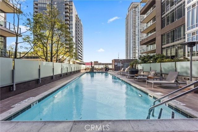 Building Photo - 1100 S Hope St