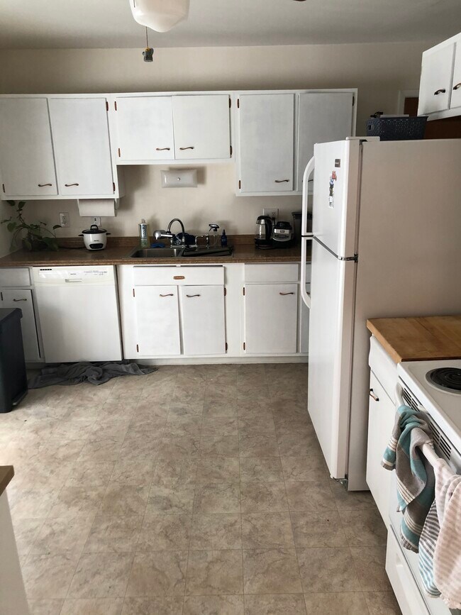 Building Photo - 891 S Taft St