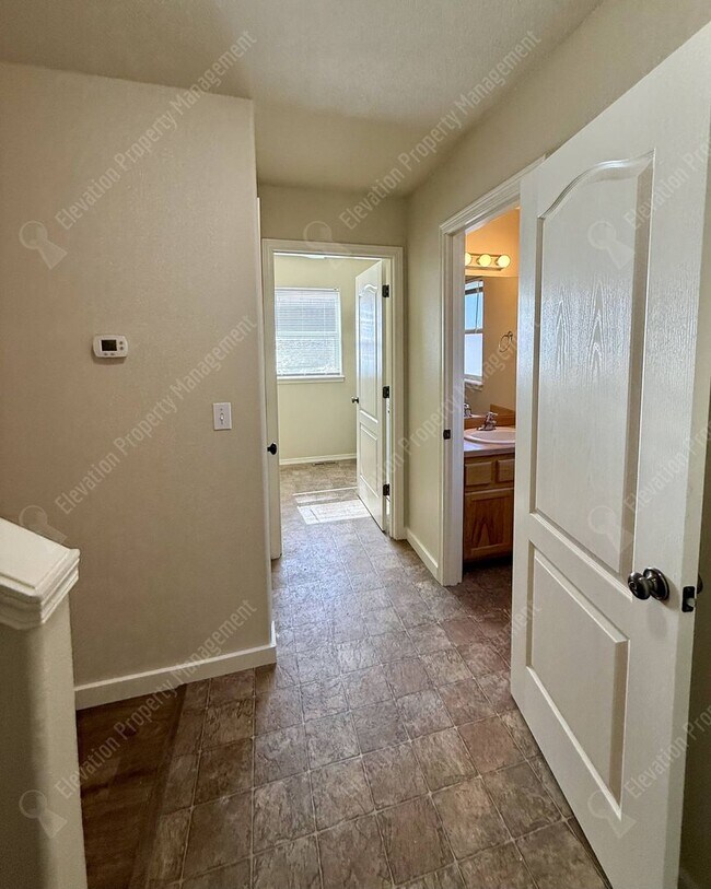 Building Photo - Updated 3 BR/2.5  BA with new flooring and paint!