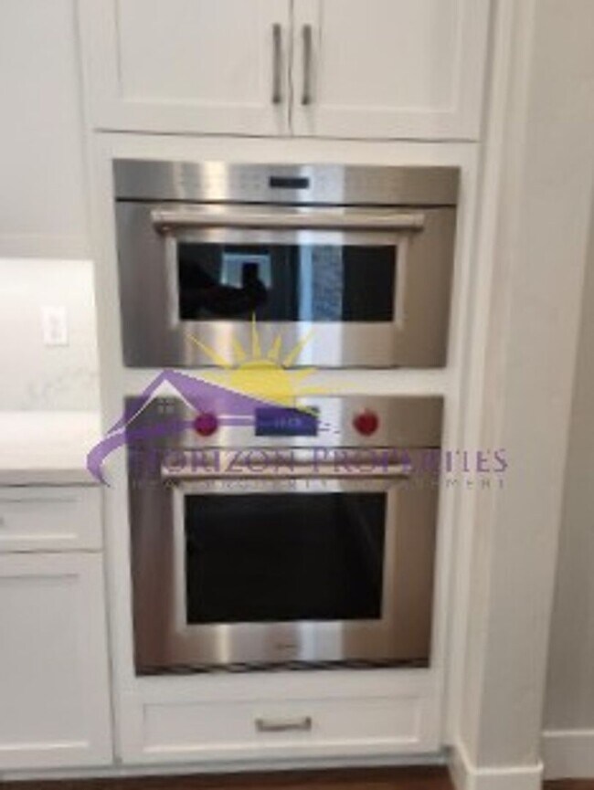 Building Photo - Immaculate Luxury 2 Bed 2.5 Bath 2,012sqft...