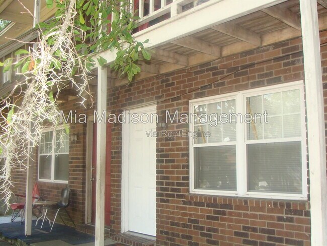 Building Photo - 1 Oak Forest Ln
