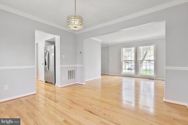 Building Photo - 7802 Shallowbrook Ct