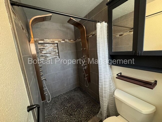 Building Photo - 2523 Baker Dr