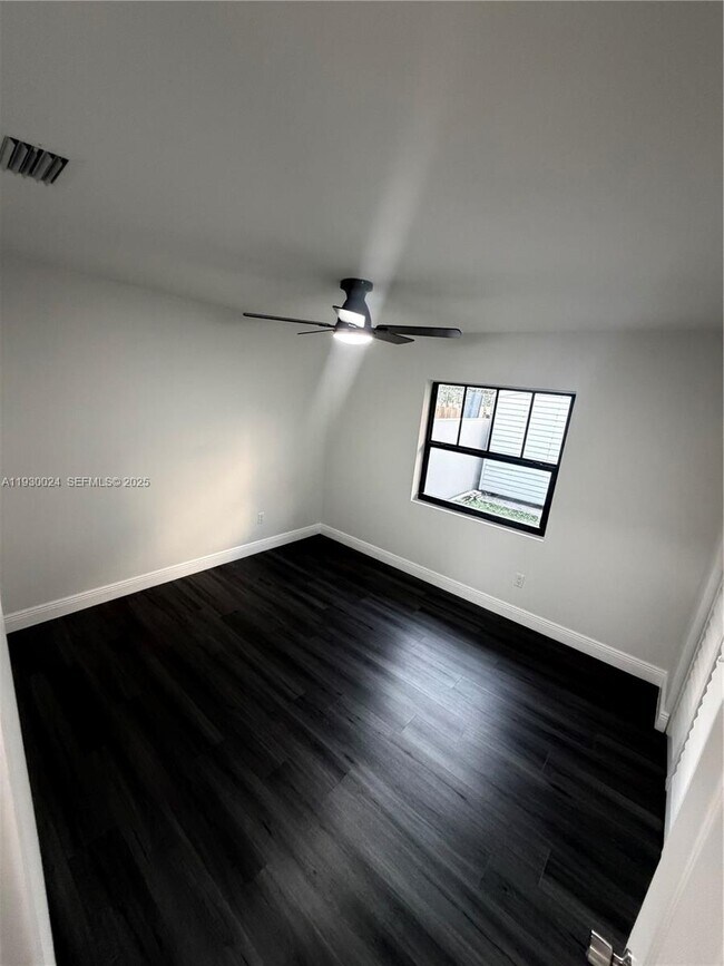 Building Photo - 10385 SW 209th Ln