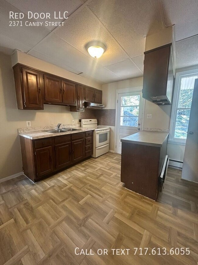 Building Photo - 2371 Canby St